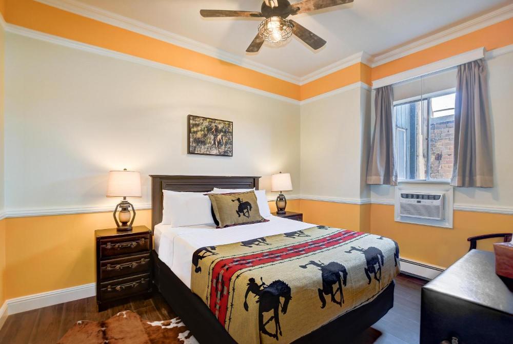 Queen Room - Non-Smoking interior